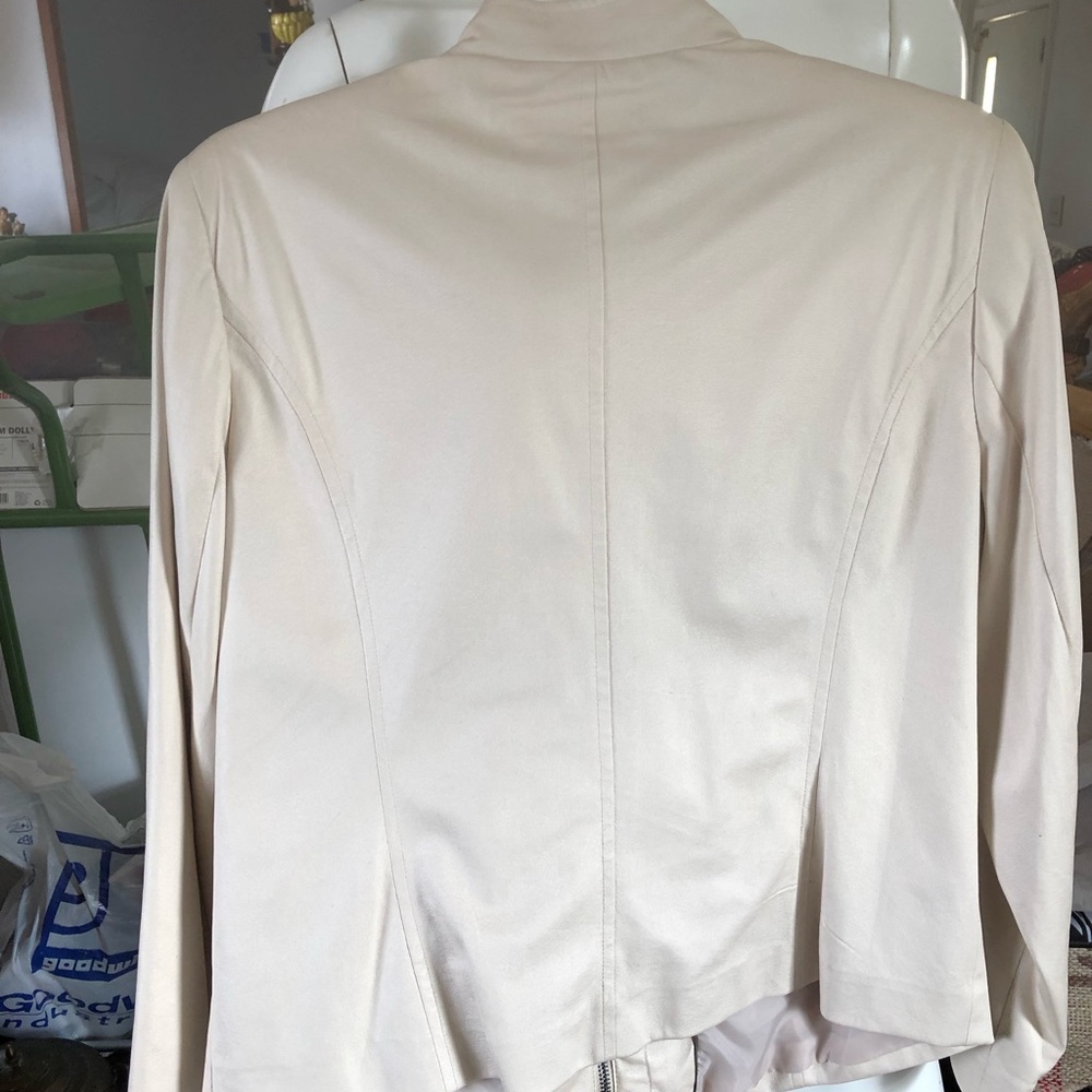 Jacket - Picture 4 of 6